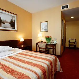 3* מלון Wolne Miasto Old Town